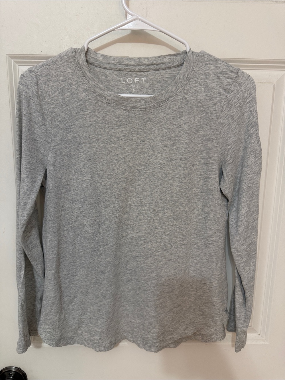 LOFT Light Heather Gray Long Sleeve Crewneck Top Size Medium